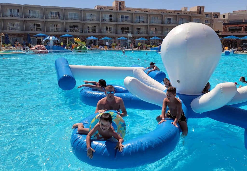 Atrakcje na basenie w hotelu Rewaya Inn Resort
